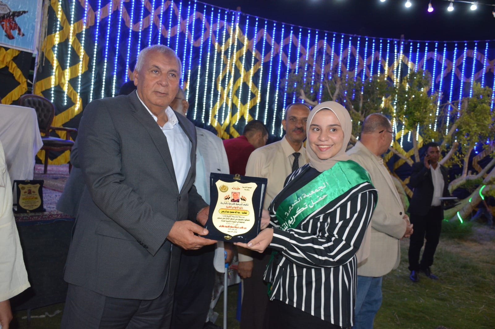 محافظ الوادي الجديد يشهد حفل الجمعية الشرعية لتكريم المتفوقين 