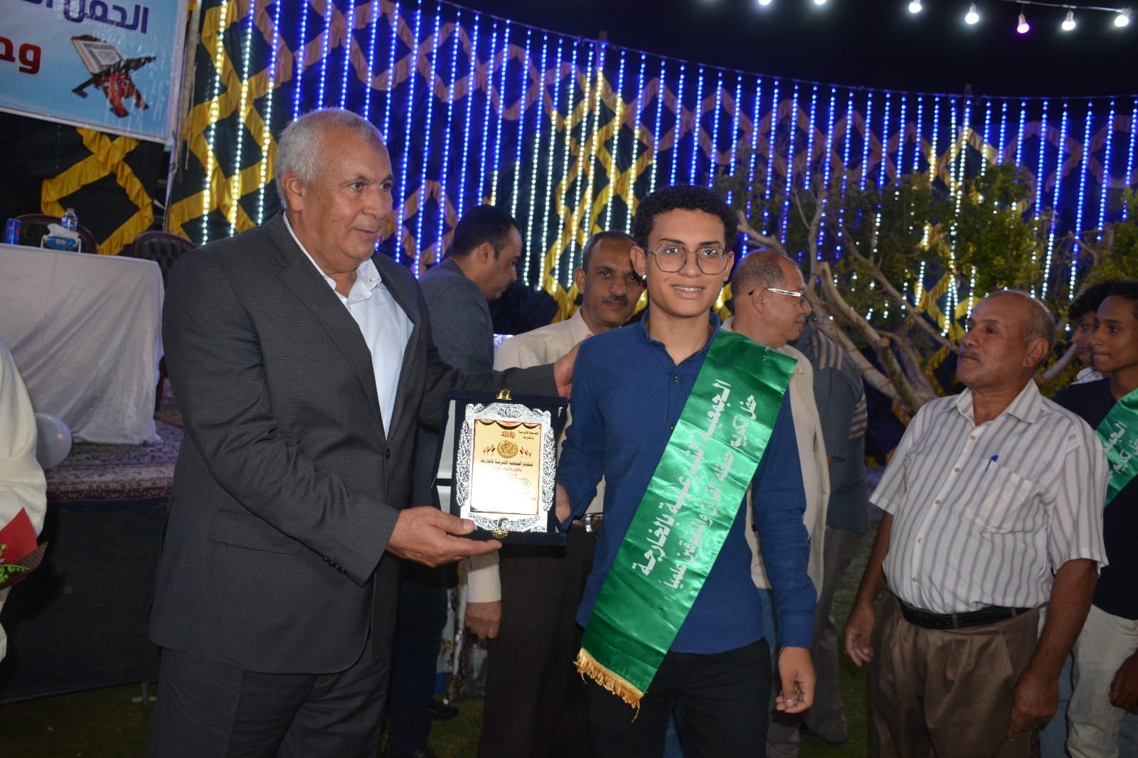 محافظ الوادي الجديد يشهد حفل الجمعية الشرعية لتكريم المتفوقين 