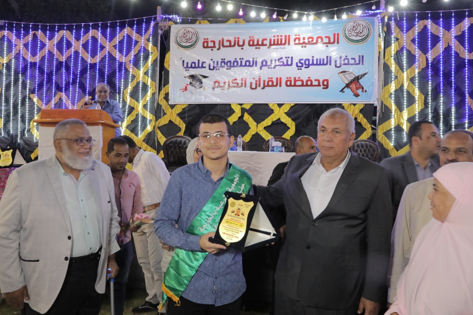 محافظ الوادي الجديد يشهد حفل الجمعية الشرعية لتكريم المتفوقين 