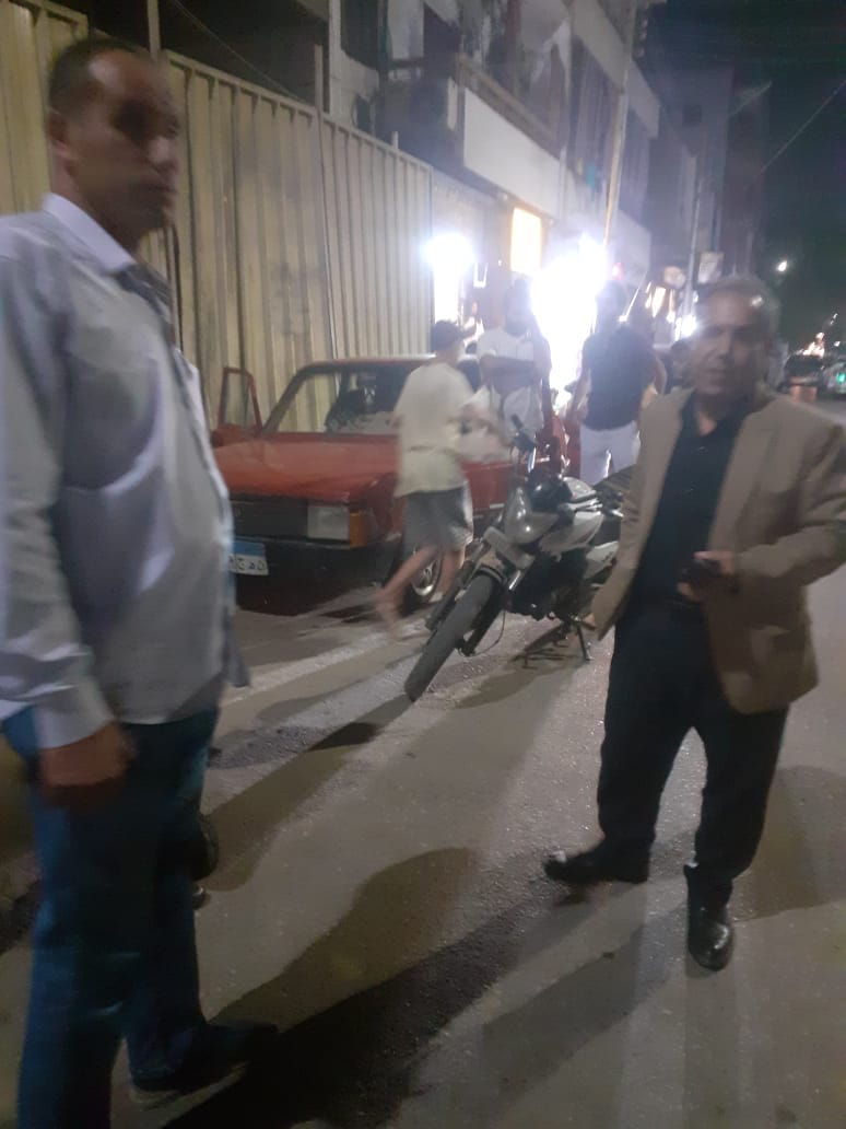 حملة اشغالات كبري تتحفظ علي عربة لبيع المأكولات في شارع المحافظة باسيوط