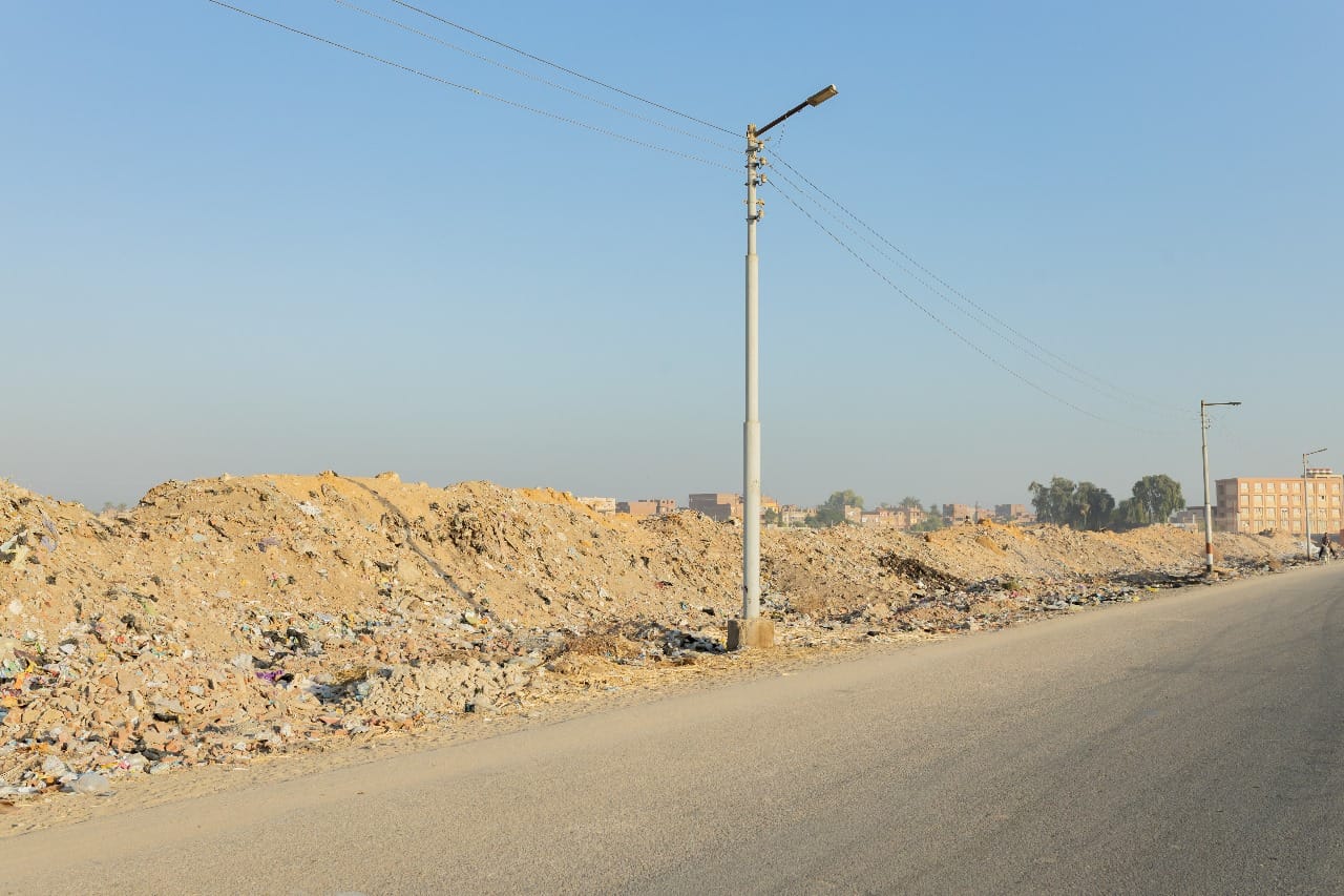 حملة نظافة ترفع 300 طن من قرية 