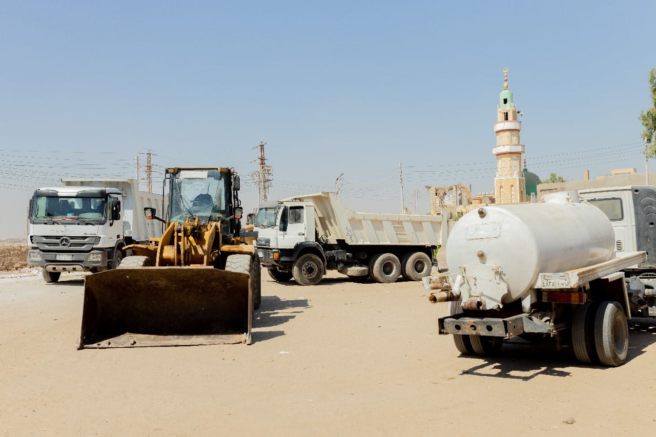 حملة نظافة ترفع 300 طن من قرية 