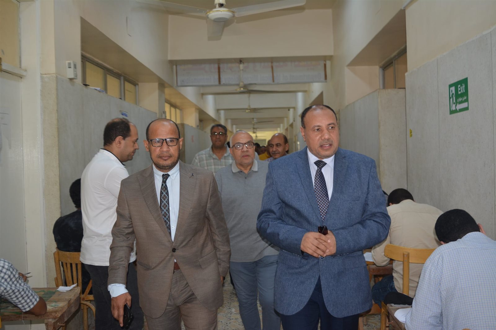 نائب رئيس جامعة الأزهر للوجه القبلي يتفقد امتحانات الفرقة الرابعة بطب الأزهر
