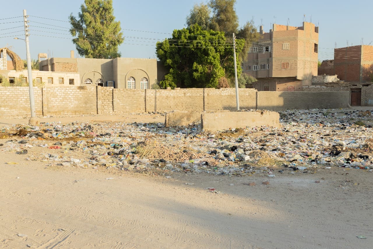 حملة نظافة ترفع 300 طن من قرية 