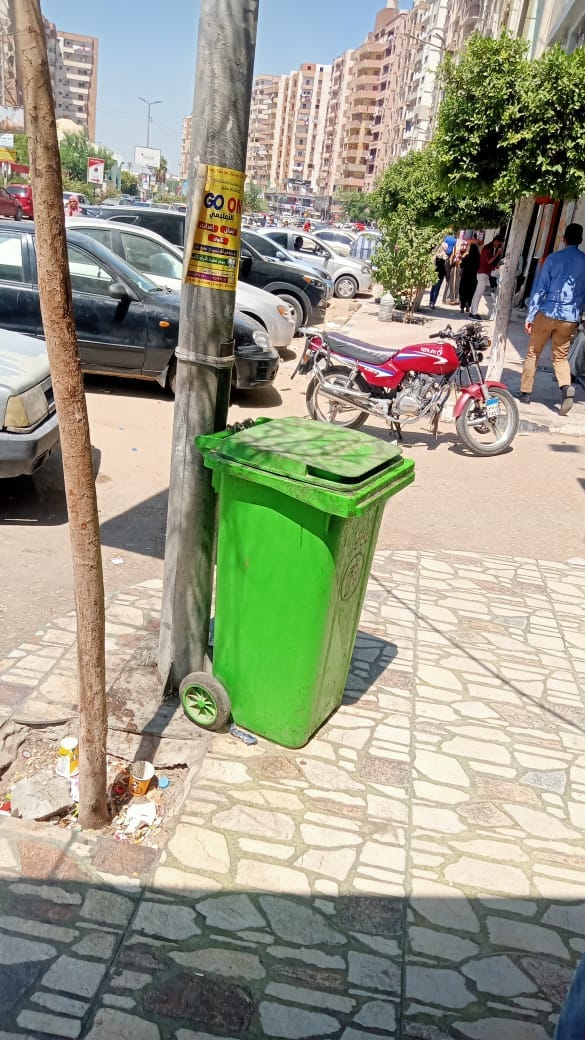 حملة لتوعية المحلات بتوفير صندوق نفايات والمحافظة على نظافة الشارع باسيوط