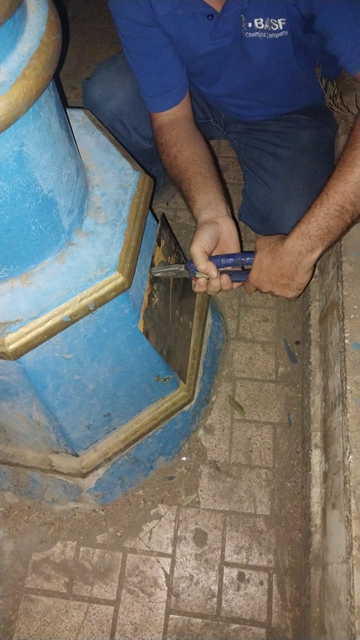 حملة لتغطية جميع أعمدة الإنارة في ميدان أم البطل بحي شرق اسيوط