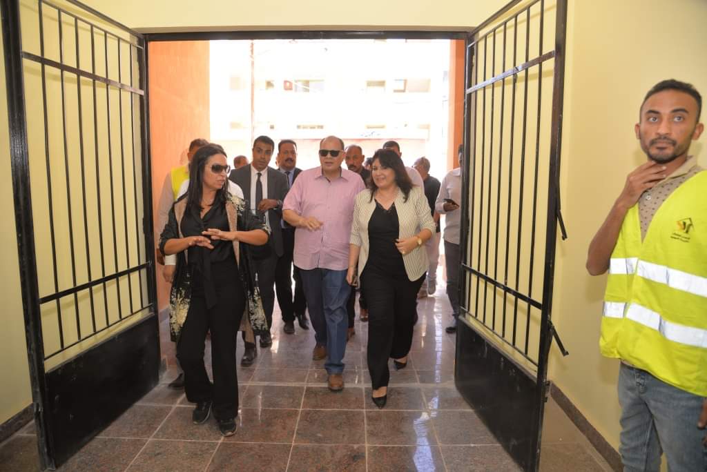 محافظ أسيوط ورئيسة المجلس القومي للمرأة يتفقدان أعمال المجمع الصناعي الحرفي بالشامية