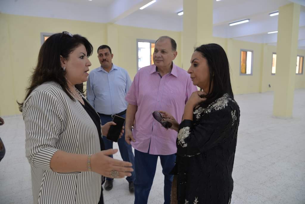 محافظ أسيوط ورئيسة المجلس القومي للمرأة يتفقدان أعمال المجمع الصناعي الحرفي بالشامية