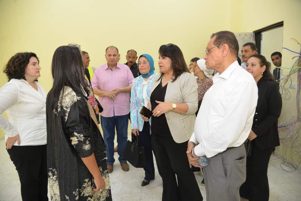 محافظ أسيوط ورئيسة المجلس القومي للمرأة يتفقدان أعمال المجمع الصناعي الحرفي بالشامية