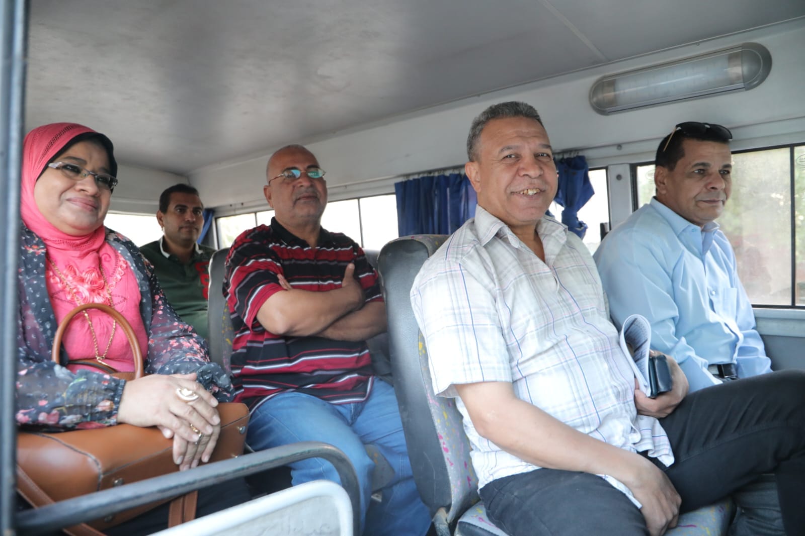 تعليم الوادى الجديد إنطلاق الأتوبيس الطائر لمتابعة منظومة العمل والإستعداد للعام الجديد 