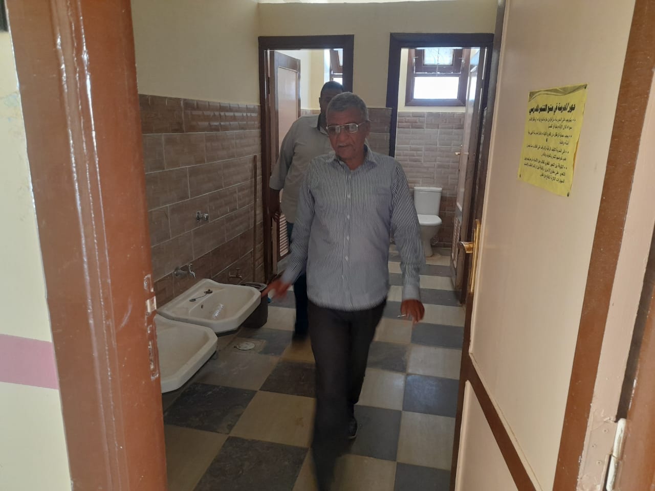 تعليم الوادى الجديد إنطلاق الأتوبيس الطائر لمتابعة منظومة العمل والإستعداد للعام الجديد 