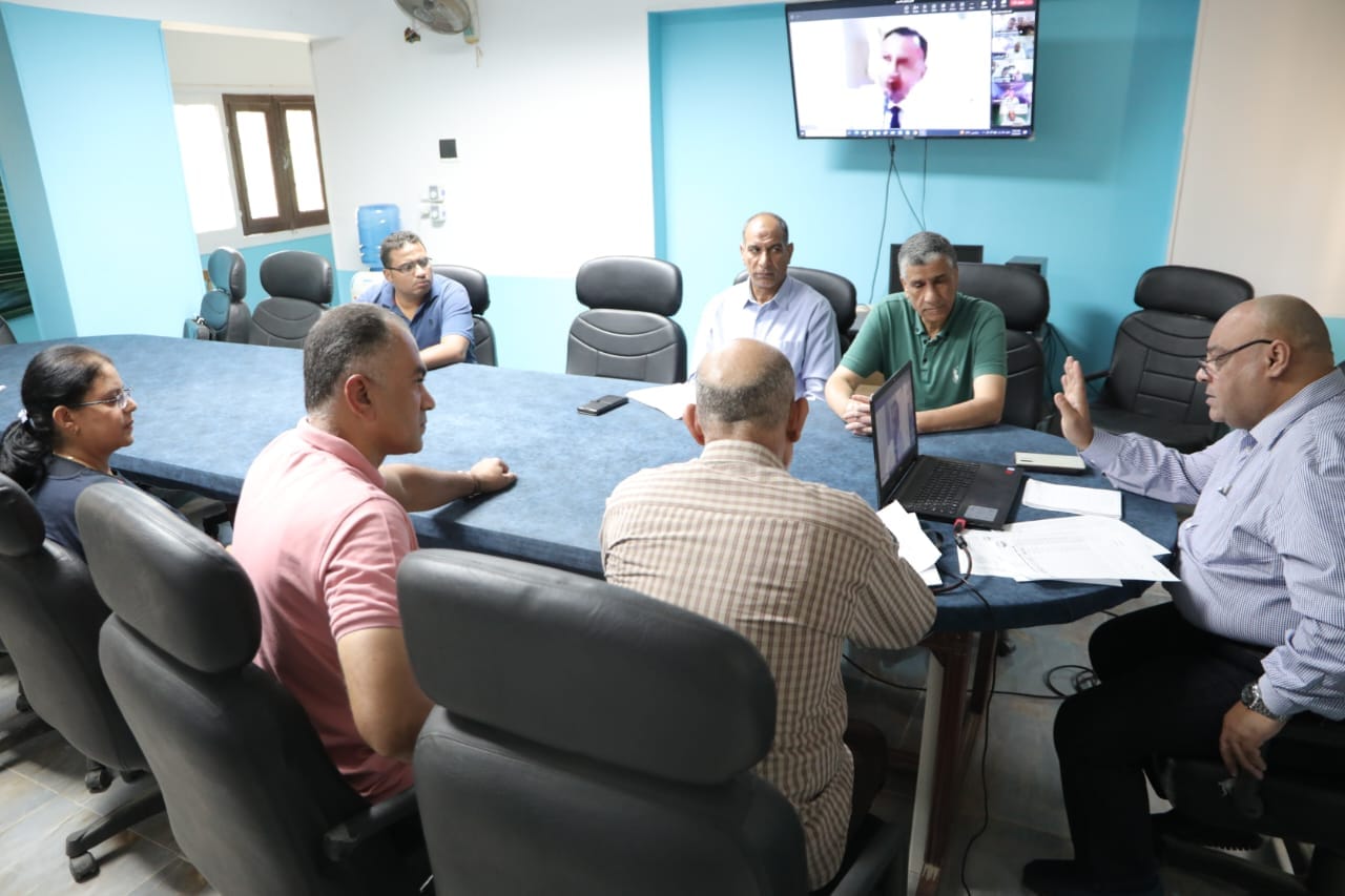 وكيل التعليم بالوادي الجديد يؤكد علي الإستماع لمشاكل أولياء الأمور وحسن استقبالهم 