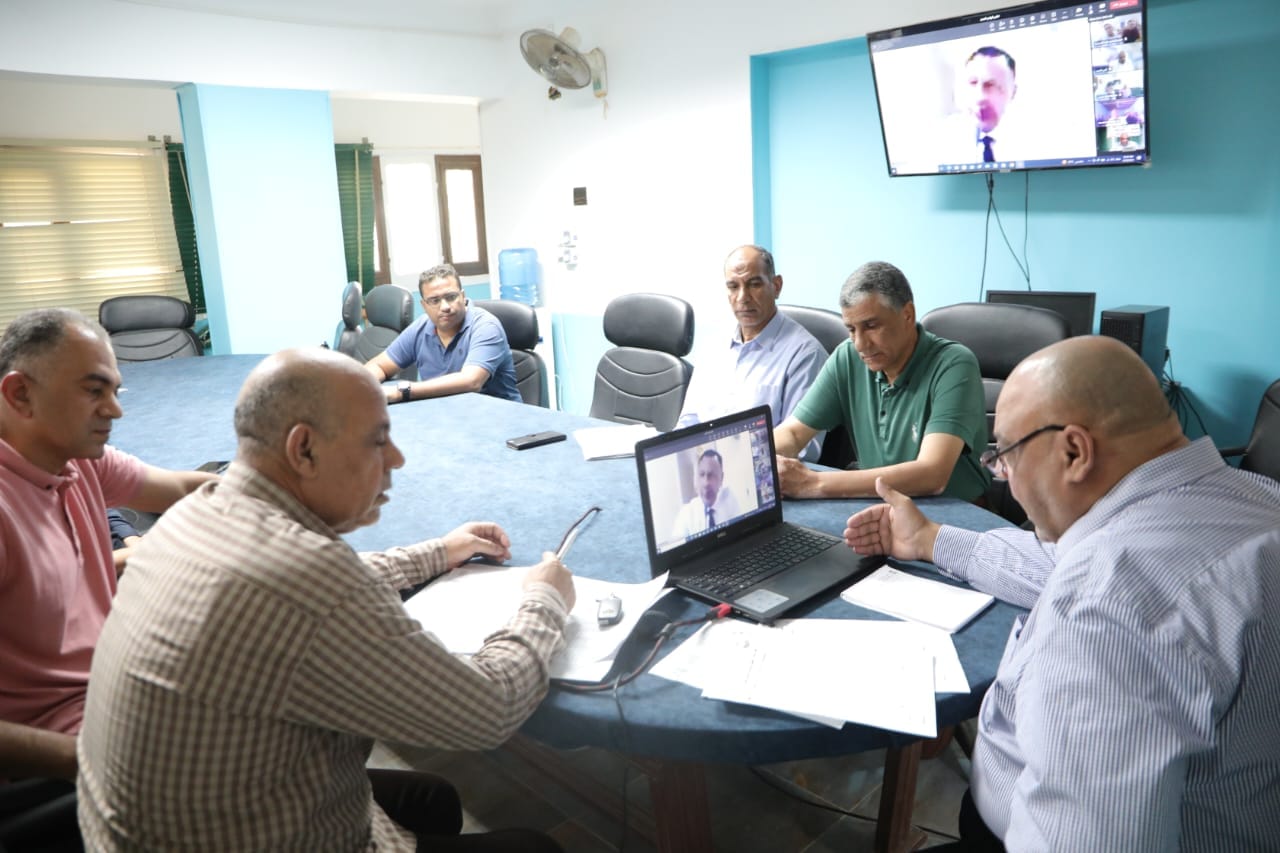 وكيل التعليم بالوادي الجديد يؤكد علي الإستماع لمشاكل أولياء الأمور وحسن استقبالهم 