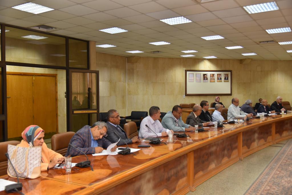 رئيس جامعة اسيوط يؤكد أن مواكبة معايير الجودة من أولويات الجامعة