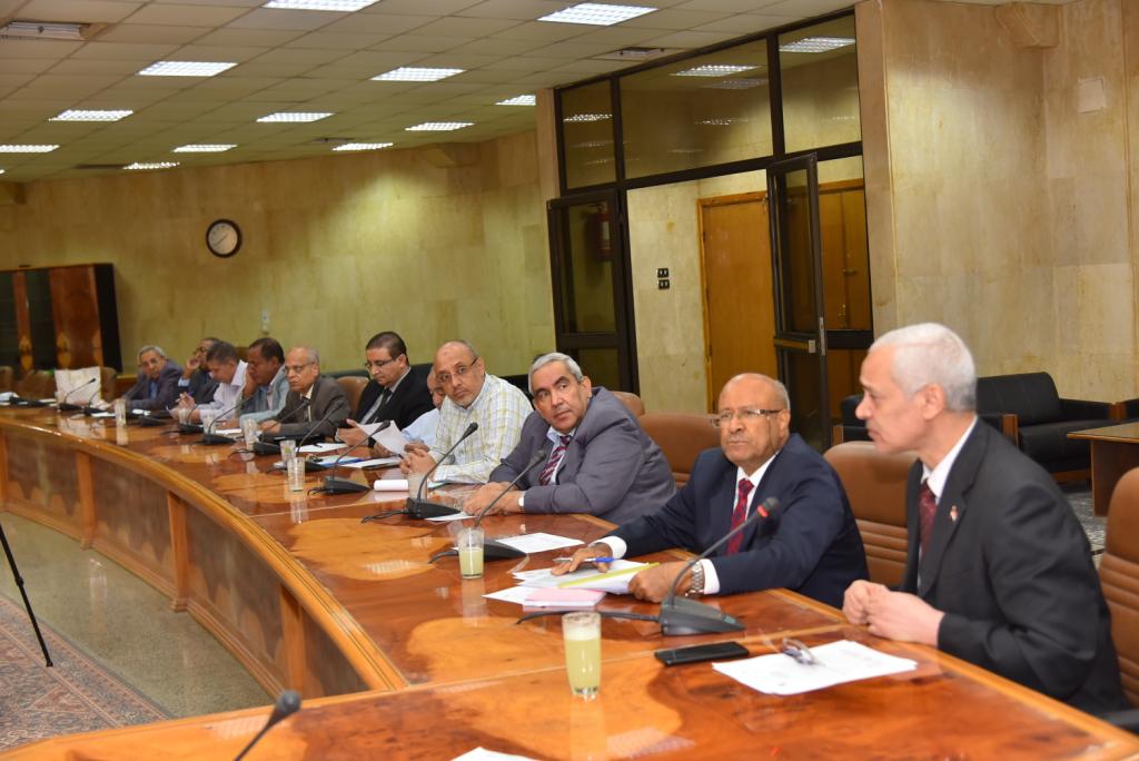 رئيس جامعة اسيوط يؤكد أن مواكبة معايير الجودة من أولويات الجامعة