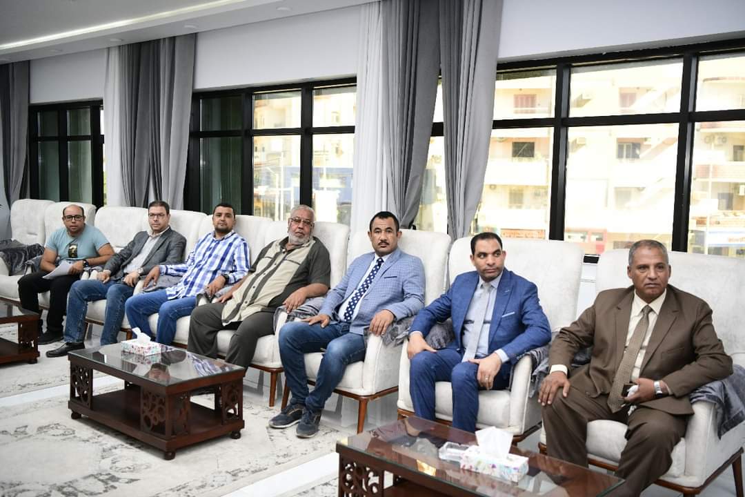 محافظ قنا يطالب شيخ الازهر بانشاء فرع لجامعة الازهر بقنا