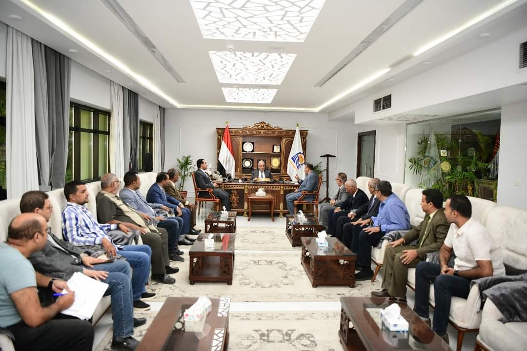 محافظ قنا يطالب شيخ الازهر بانشاء فرع لجامعة الازهر بقنا