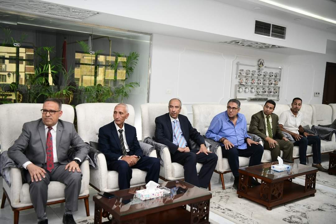 محافظ قنا يطالب شيخ الازهر بانشاء فرع لجامعة الازهر بقنا