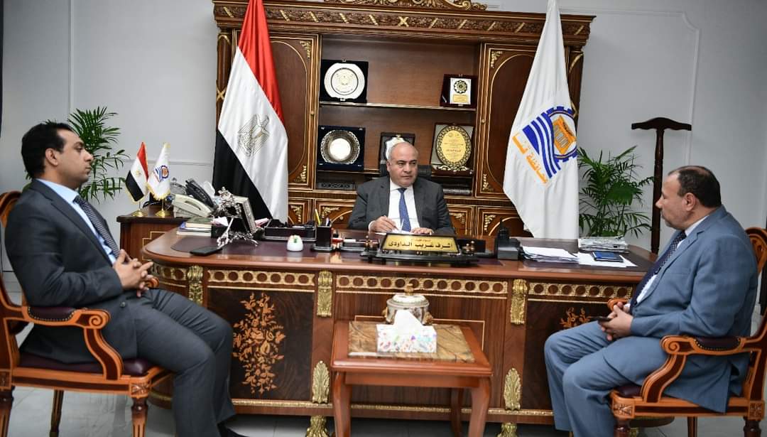 محافظ قنا يطالب شيخ الازهر بانشاء فرع لجامعة الازهر بقنا