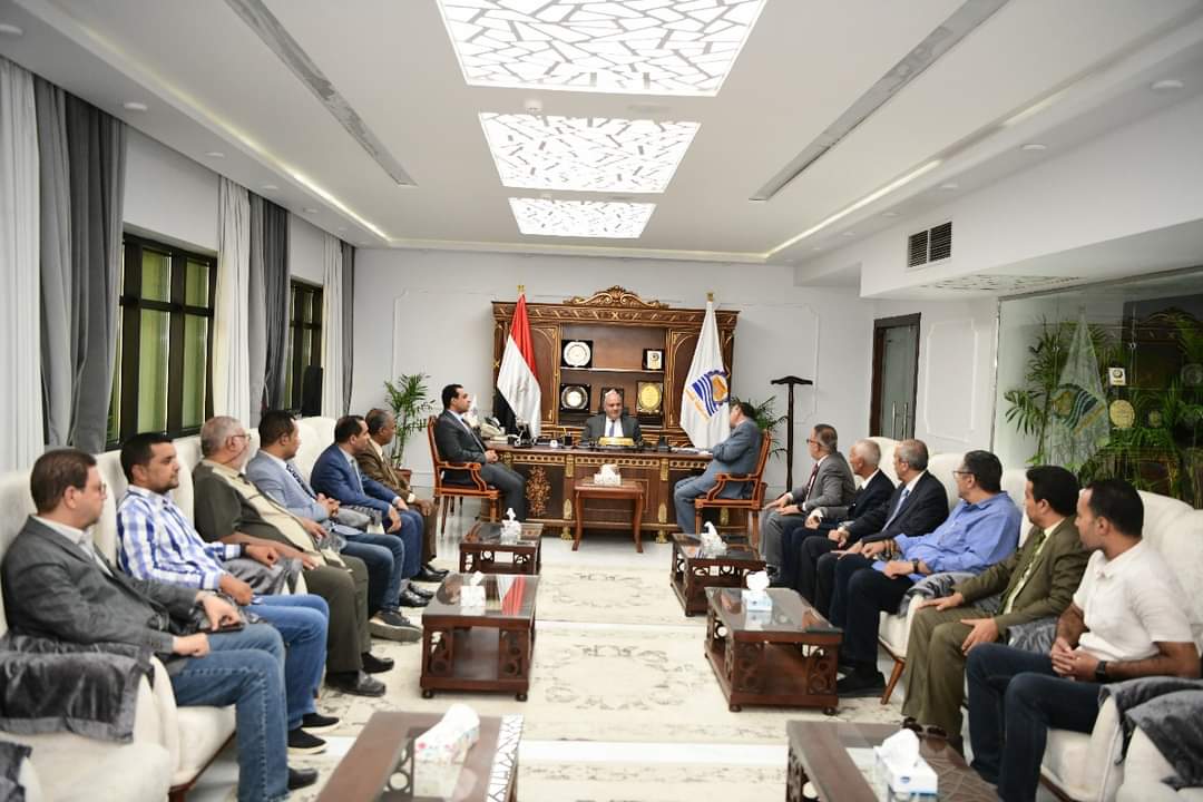 محافظ قنا يطالب شيخ الازهر بانشاء فرع لجامعة الازهر بقنا