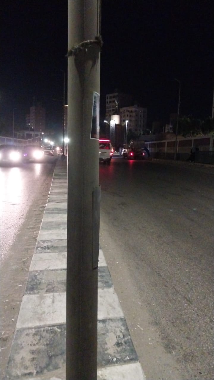 حملة لتغطية أعمدة الإنارة بشارع الجمهورية ونفق الازهر في مدينة أسيوط