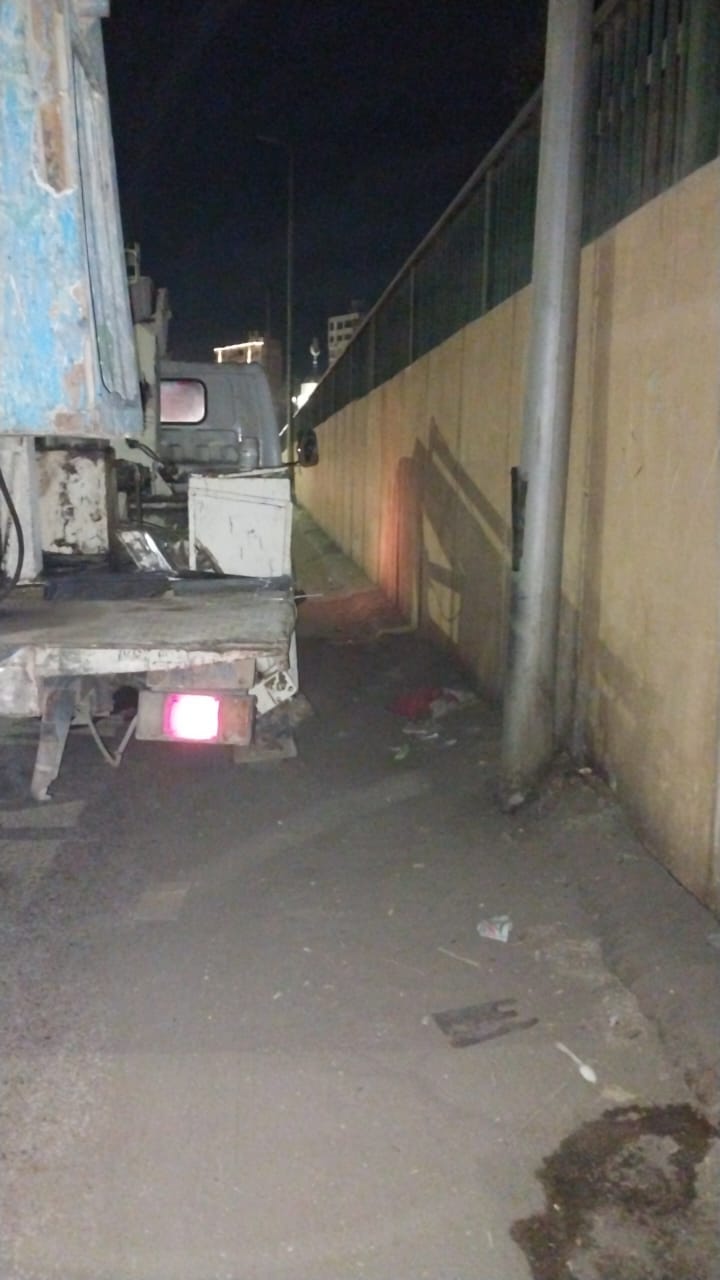 حملة لتغطية أعمدة الإنارة بشارع الجمهورية ونفق الازهر في مدينة أسيوط