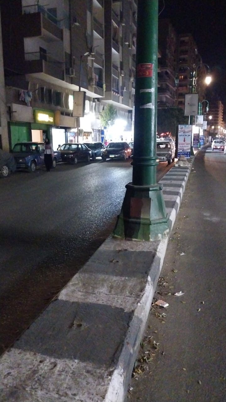 حملة لتغطية أعمدة الإنارة بشارع الجمهورية ونفق الازهر في مدينة أسيوط