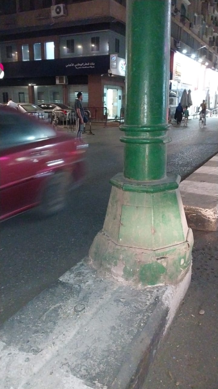 حملة لتغطية أعمدة الإنارة بشارع الجمهورية ونفق الازهر في مدينة أسيوط