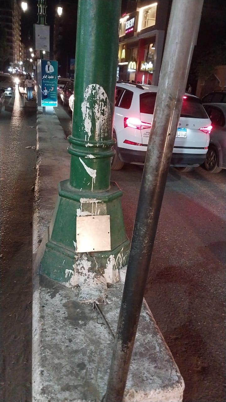 حملة لتغطية أعمدة الإنارة بشارع الجمهورية ونفق الازهر في مدينة أسيوط