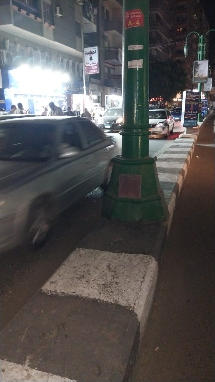 حملة لتغطية أعمدة الإنارة بشارع الجمهورية ونفق الازهر في مدينة أسيوط