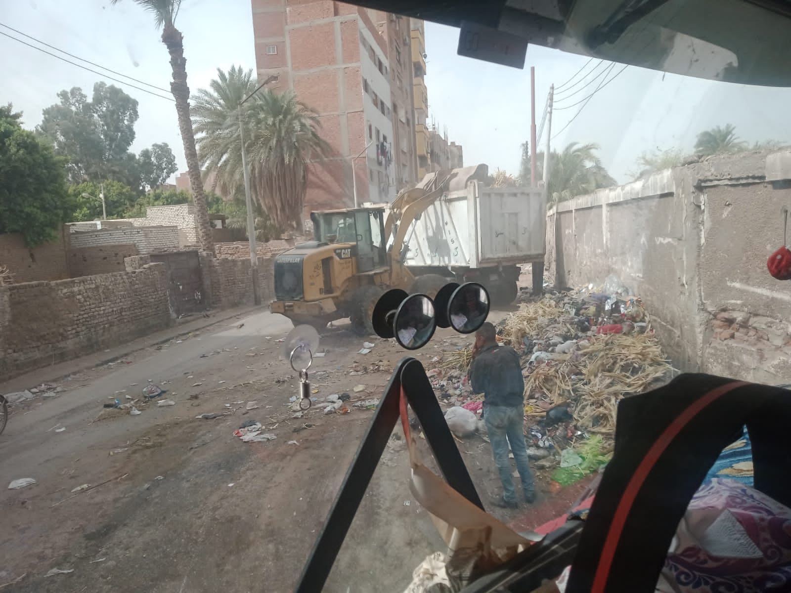 حملة نظافة حي شرق اسيوط تنجح في رفع 250 طن من المخلفات