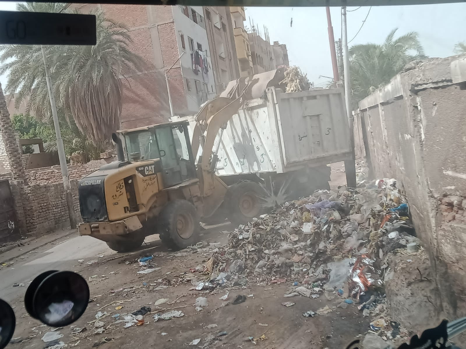 حملة نظافة حي شرق اسيوط تنجح في رفع 250 طن من المخلفات