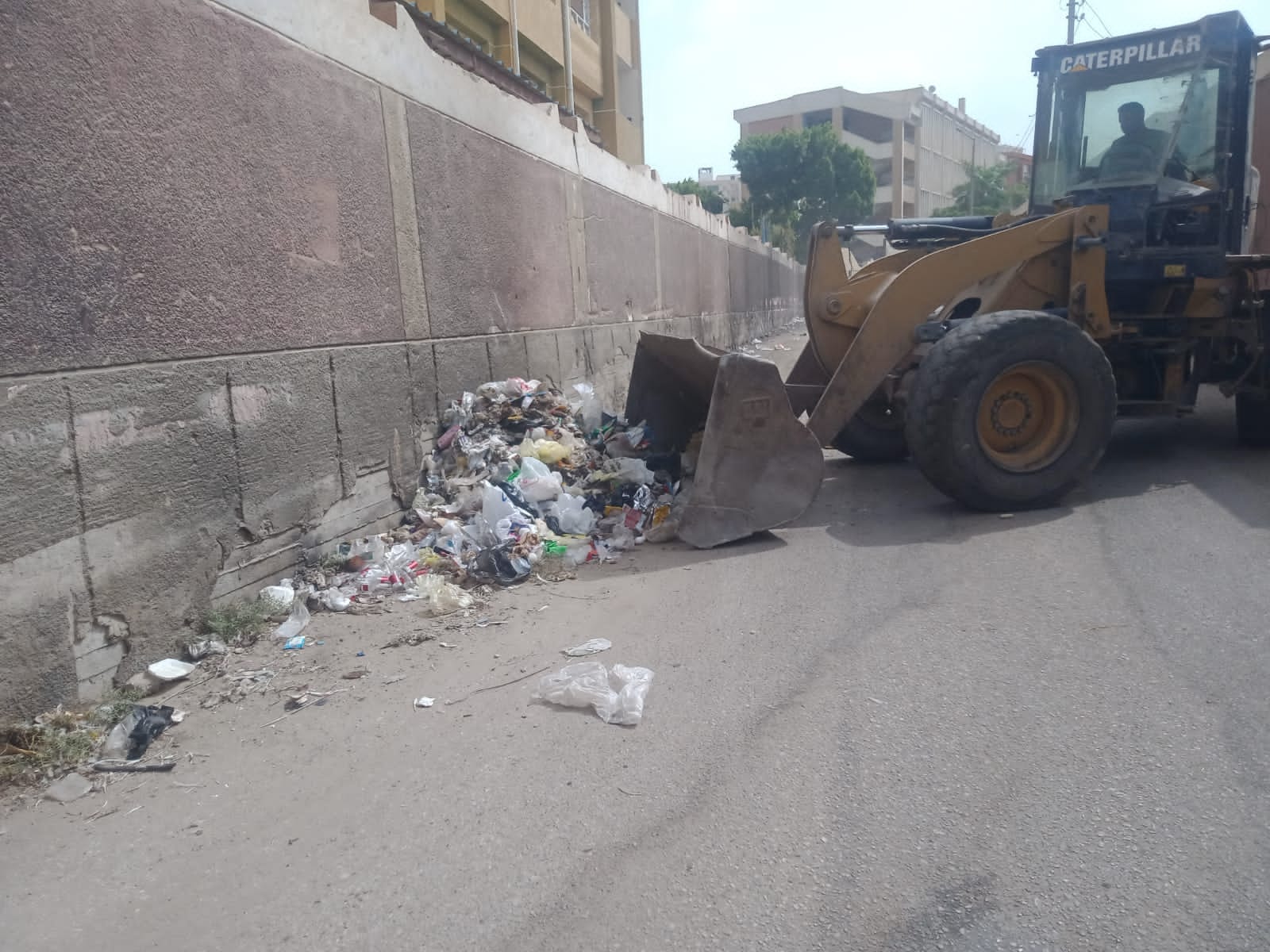 حملة نظافة حي شرق اسيوط تنجح في رفع 250 طن من المخلفات