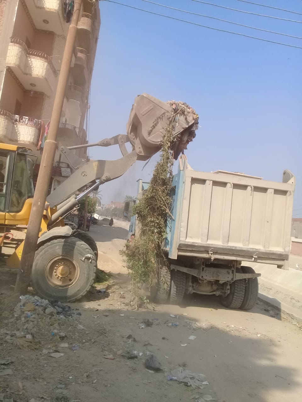 حملة شاملة لرفع المقالب والاتربة المتراكمة في مدينة ديروط