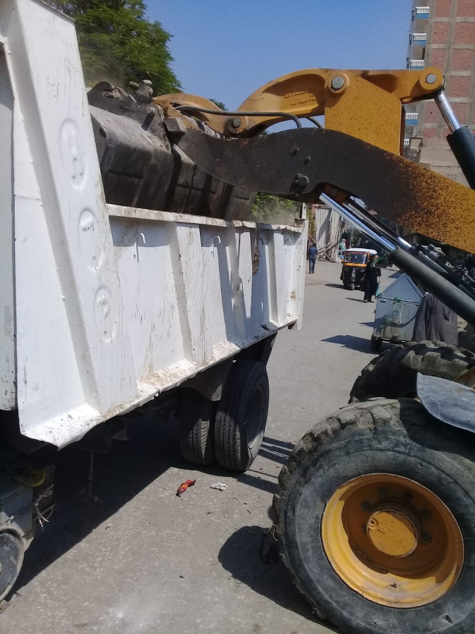 حملة شاملة لرفع المقالب والاتربة المتراكمة في مدينة ديروط