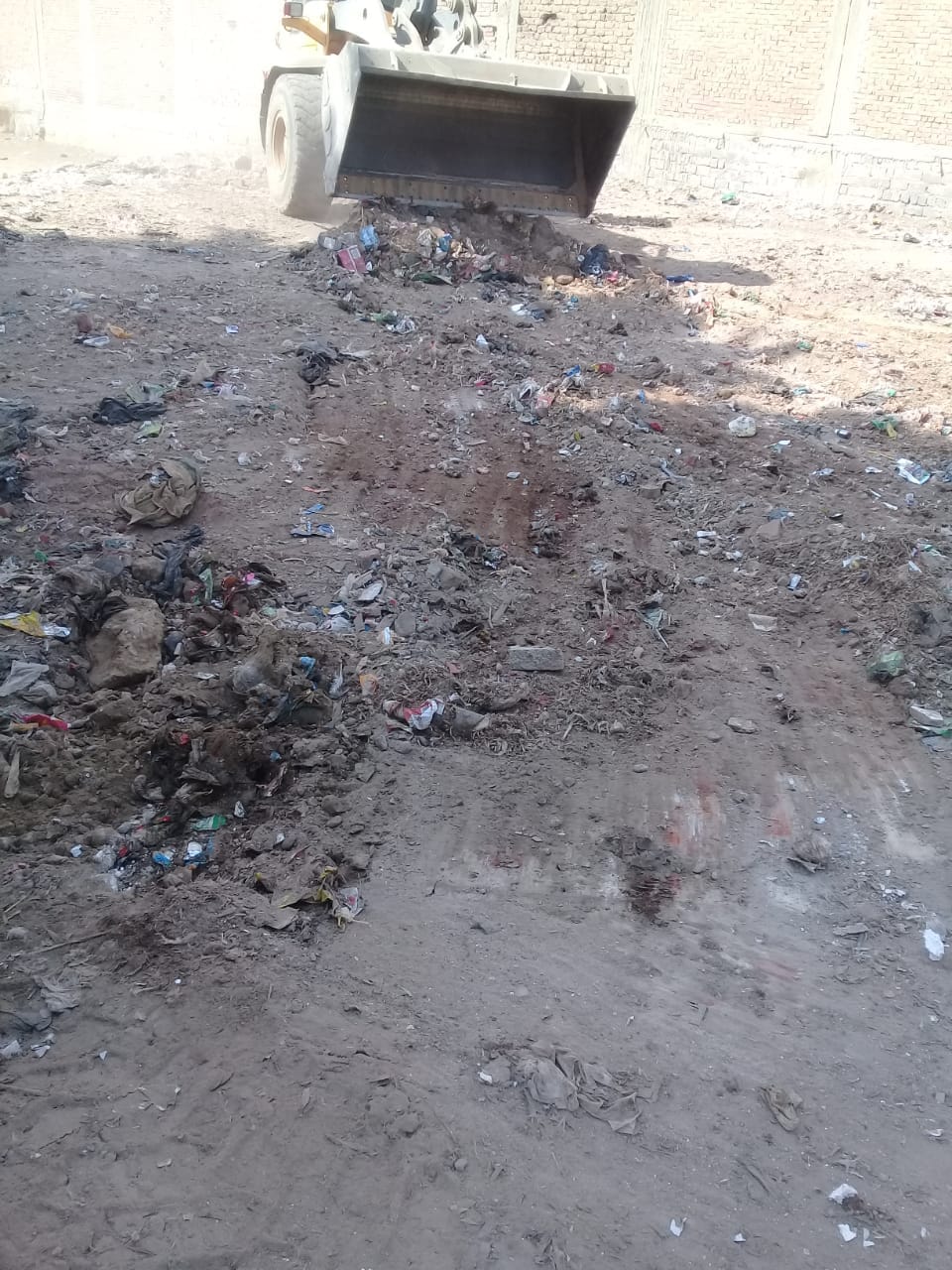 حملة شاملة لرفع المقالب والاتربة المتراكمة في مدينة ديروط