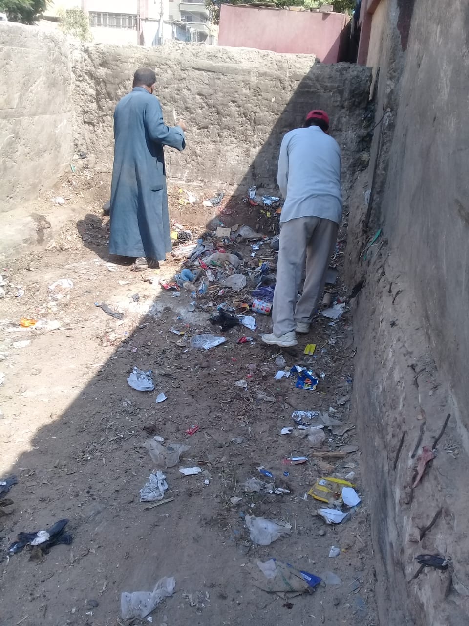 حملة شاملة لرفع المقالب والاتربة المتراكمة في مدينة ديروط