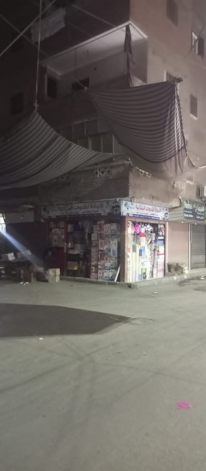 فصل الإضاءة عن لافتات المحلات التجارية بشوارع القوصية 