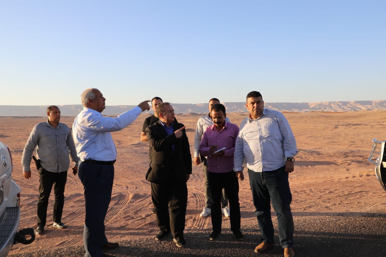 محافظ الوادي الجديد يعقد لقاءََ مع أهالي قرية الزيات بمركز بلاط 