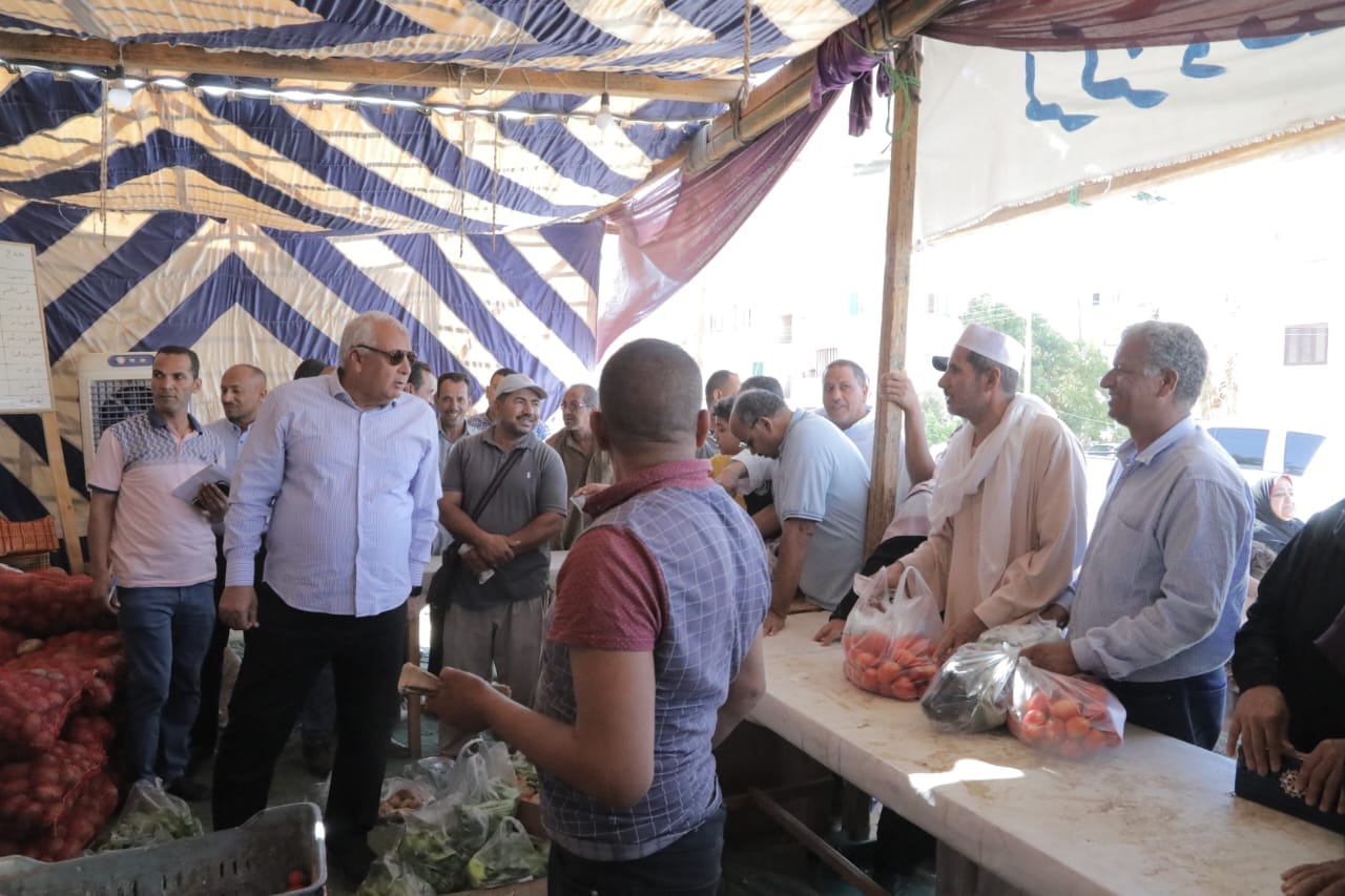 محافظ الوادي الجديد يتفقد منفذ 