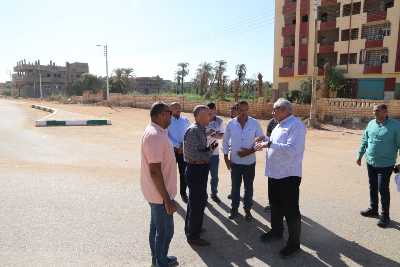 محافظ الوادي الجديد يتفقد منفذ 