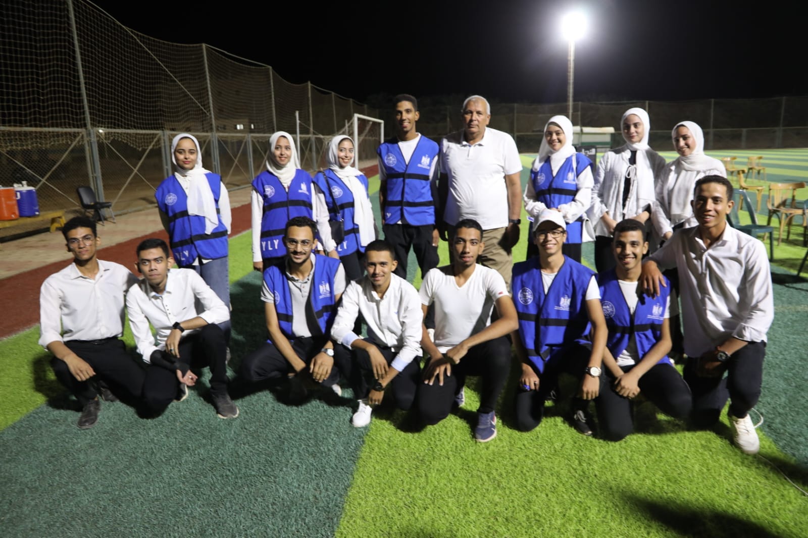 محافظ الوادي الجديد يعقد لقاءً جماهيريًا في مركز شباب موط بالداخلة