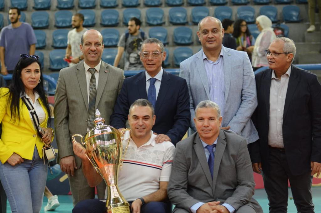 رئيس جامعة أسيوط يهنئ وزير الشباب والرياضة بفوز منتخب مصر للكرة الطائرة