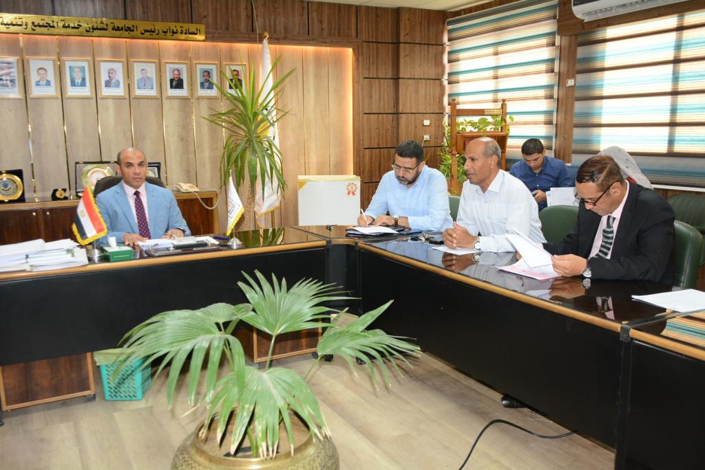 جامعة أسيوط نحرص على تجميل الحرم الجامعي مع الحفاظ على الهوية البصرية