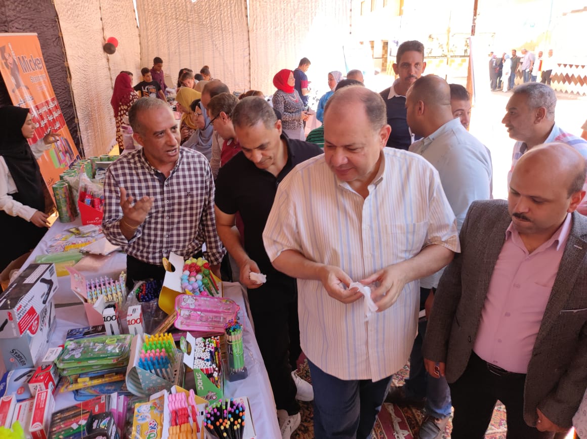 محافظ أسيوط يفتتح معرض 