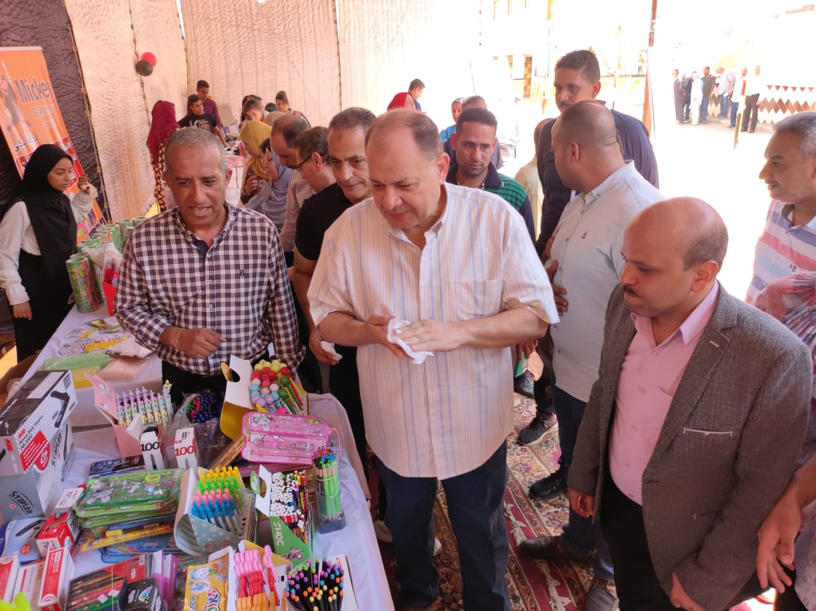 محافظ أسيوط يفتتح معرض 