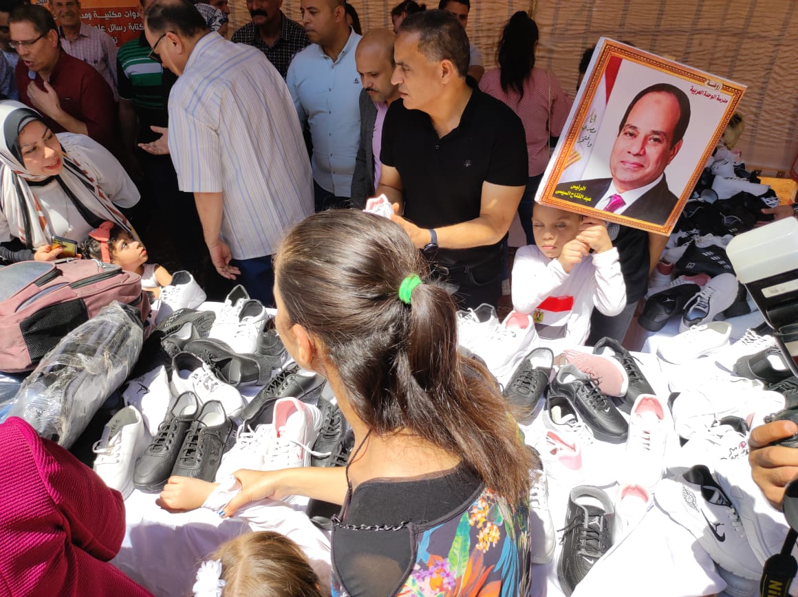 محافظ أسيوط يفتتح معرض 