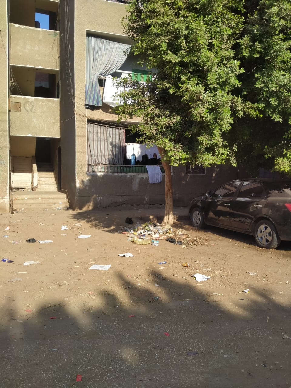 حملة لرفع المخلفات وتنظيف المناطق المحيطة بمدارس مركز اسيوط