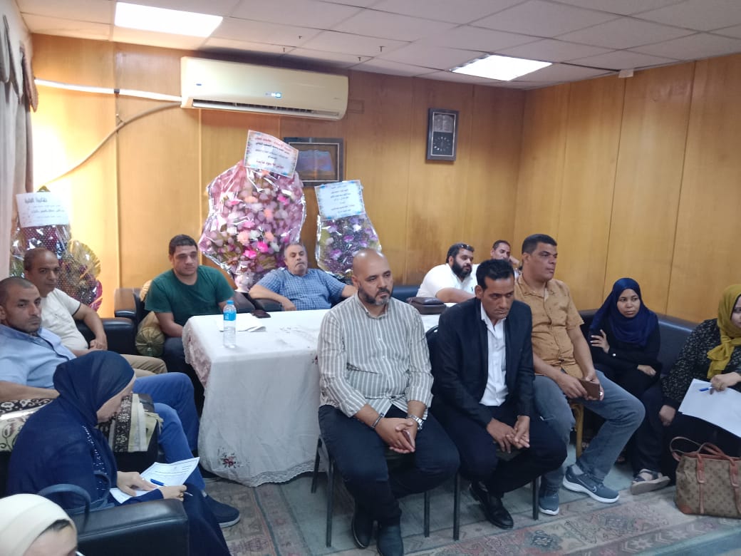 رئيس اقليم وسط الصعيد الثقافى يناقش فعاليات احتفالات العيد الخمسين لنصر اكتوبر