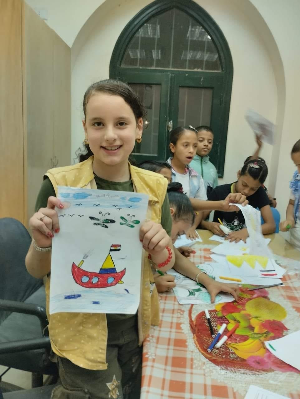 مكتبة الطفل والشباب بباريس تنظم ورشة عمل لتعليم الأطفال الرسم على الزجاج